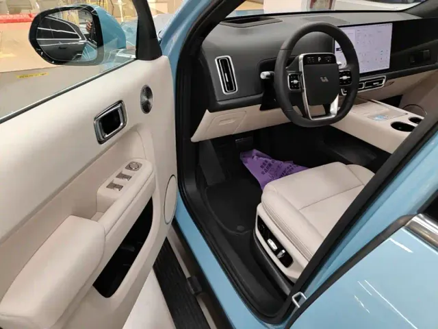 Li Auto L7 — Фото автомобиля 15