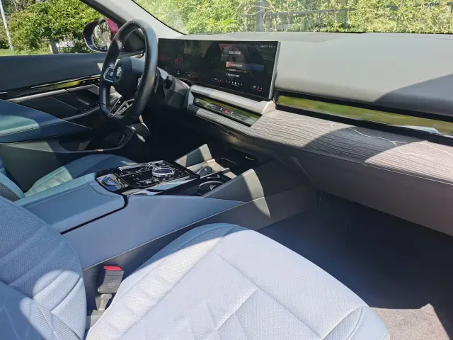 BMW 5 Series — Фото автомобиля 18