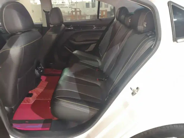 Roewe i5 — Фото автомобиля 16