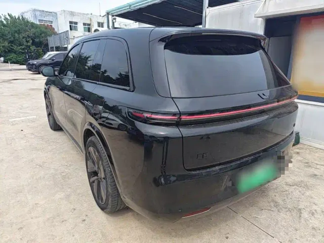 Li Auto L8 — Фото автомобиля 4