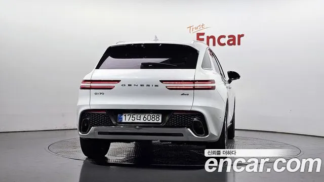 Genesis GV70 — Фото автомобиля 4