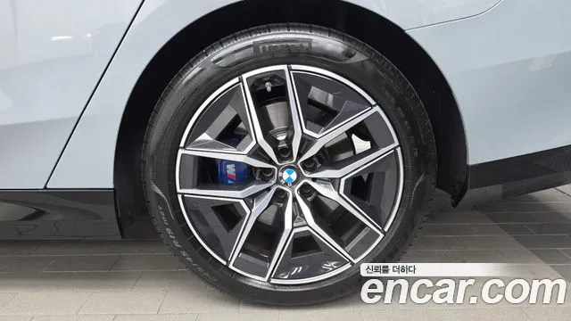 BMW 5 Series G60 — Фото автомобиля 21