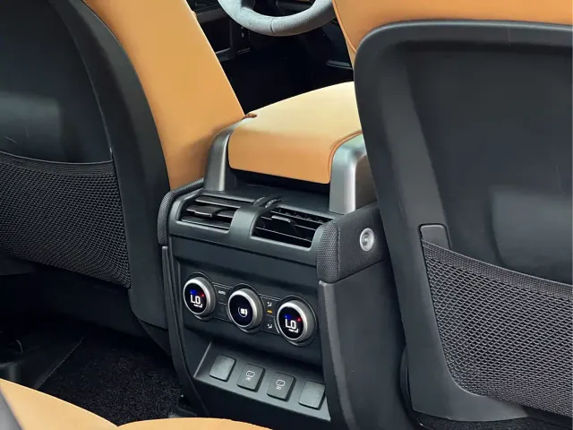 Land Rover Defender — Фото автомобиля 22