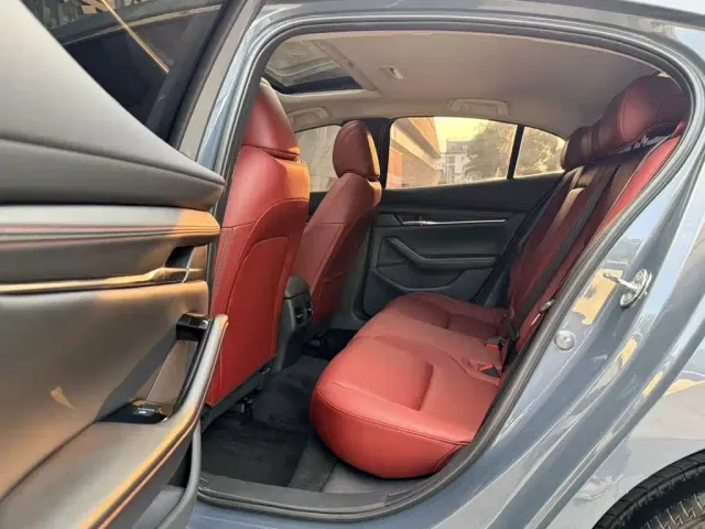 Mazda Axela — Фото автомобиля 20