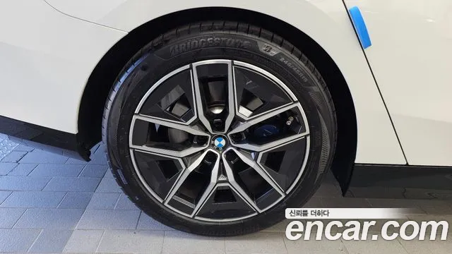 BMW 5 Series G60 — Фото автомобиля 5
