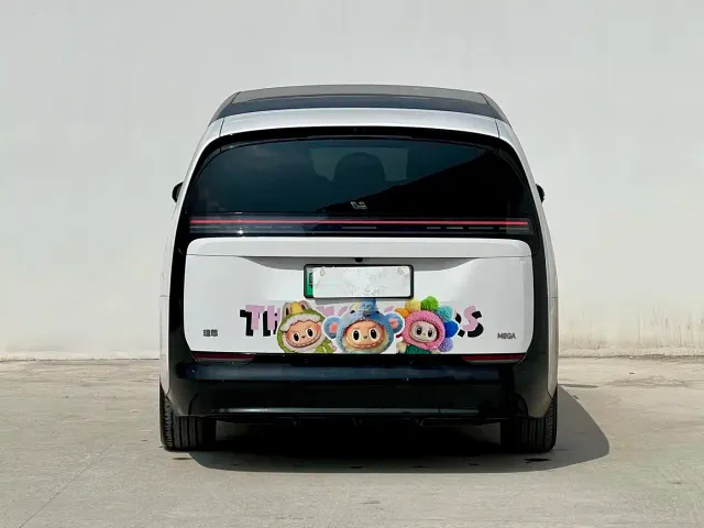 Li Auto MEGA — Фото автомобиля 3