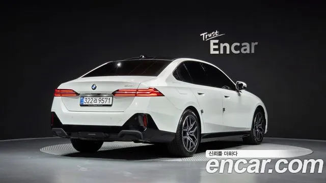 BMW 5-Series — Фото автомобиля 2