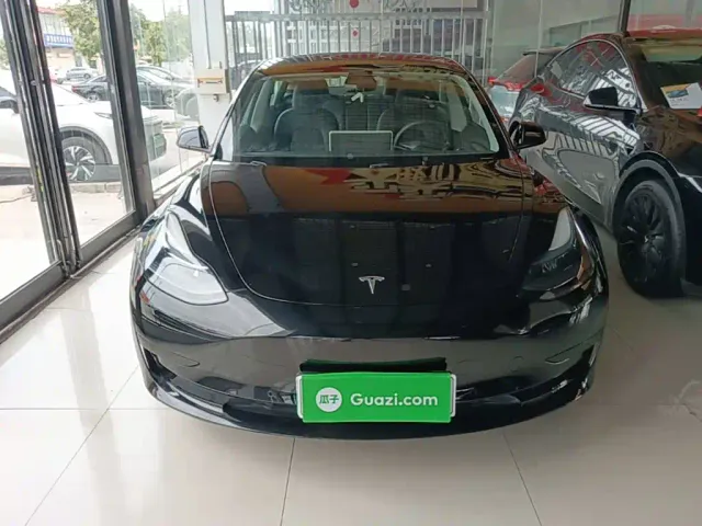 Tesla Model 3 — Фото автомобиля 2