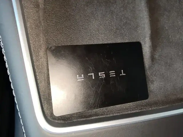 Tesla Model Y — Фото автомобиля 8