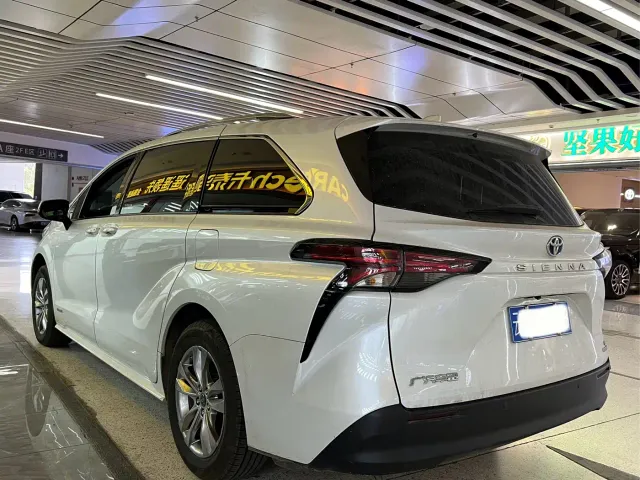Toyota Sienna — Фото автомобиля 7