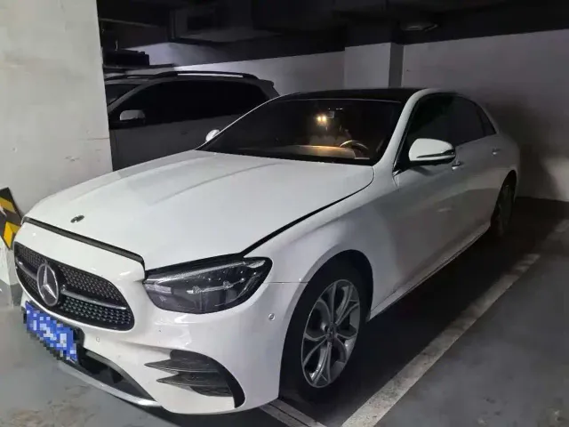 Фотография автомобиля — Mercedes-Benz E-Class