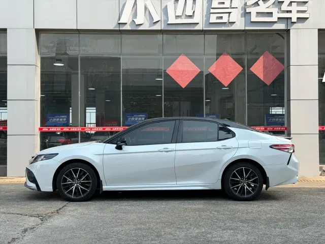 Toyota Camry — Фото автомобиля 3