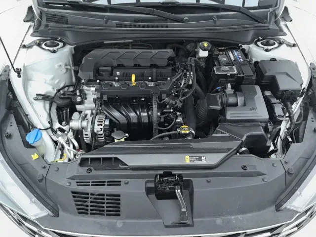 Hyundai Elantra — Фото автомобиля 18