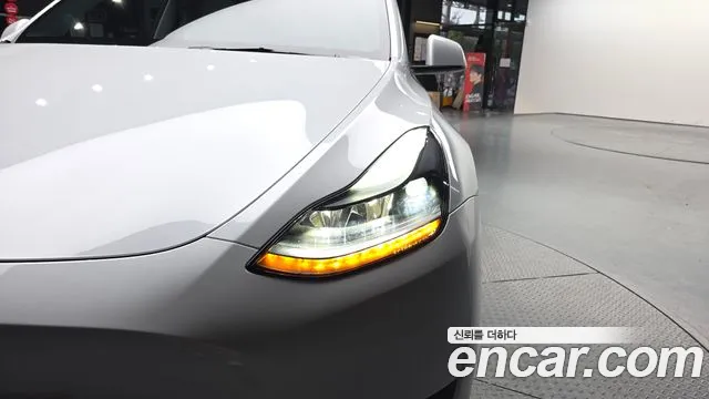 Tesla Model Y — Фото автомобиля 22
