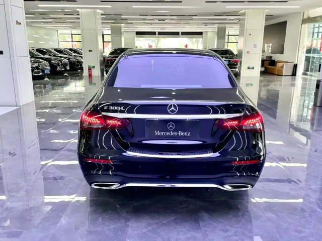 Mercedes-Benz E-Class — Фото автомобиля 5