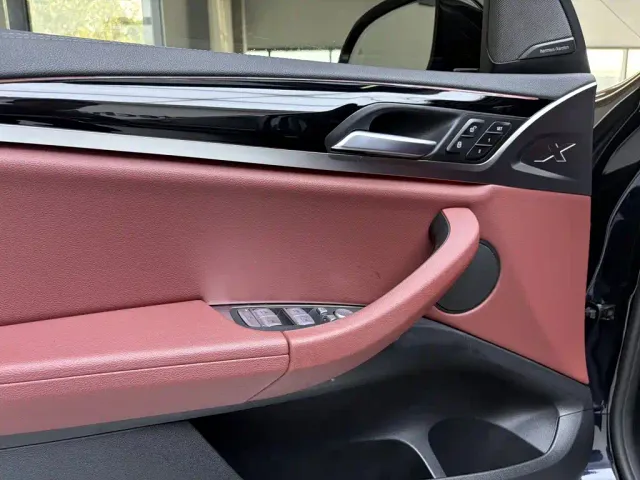 BMW iX3 — Фото автомобиля 9
