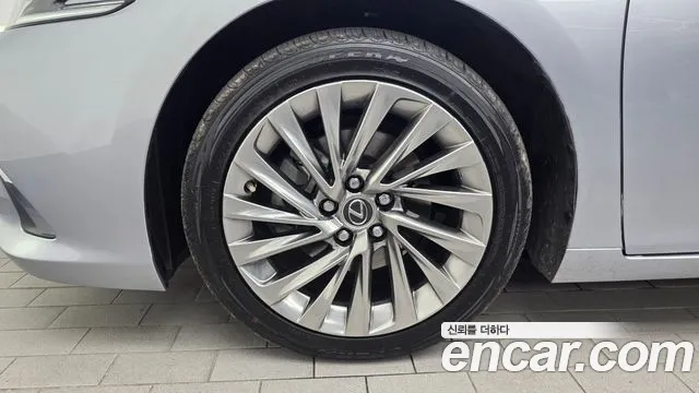 Lexus ES — Фото автомобиля 5