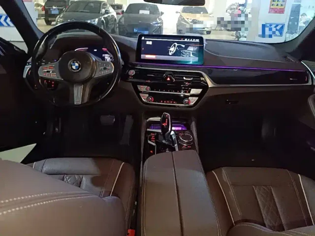 BMW 5 Series — Фото автомобиля 9