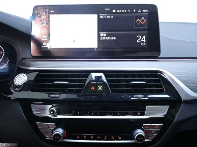 BMW 5 Series — Фото автомобиля 10