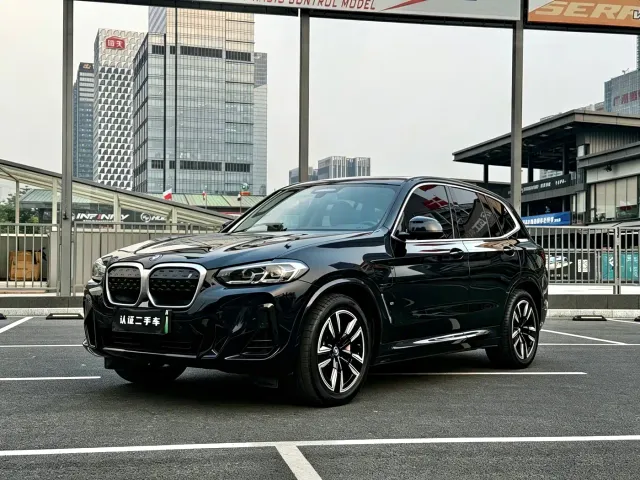 Фотография автомобиля — BMW iX3