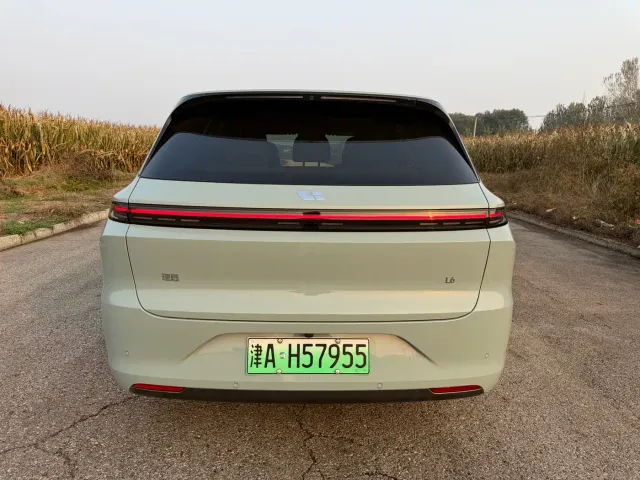 Li Auto L6 — Фото автомобиля 4