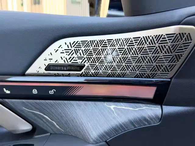 BMW 5 Series — Фото автомобиля 10