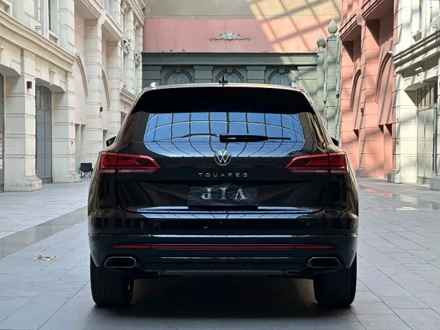 Volkswagen Touareg — Фото автомобиля 6