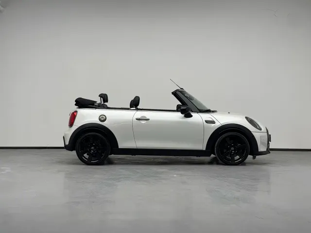 MINI MINI 2023 2.0T COOPER S King's Cross Special Edition — Фото автомобиля 8
