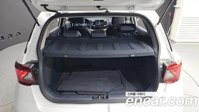 Hyundai Venue — Фото автомобиля 26