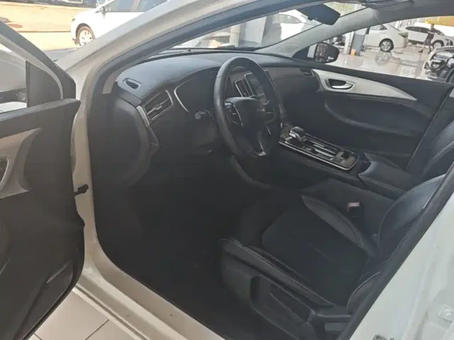 Roewe i6 MAX EV — Фото автомобиля 11