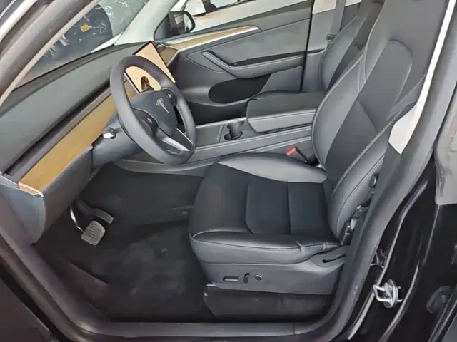 Tesla Model Y — Фото автомобиля 14
