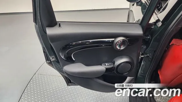 Mini Cooper Cooper 5 дверей Resolute Edition — Фото автомобиля 23