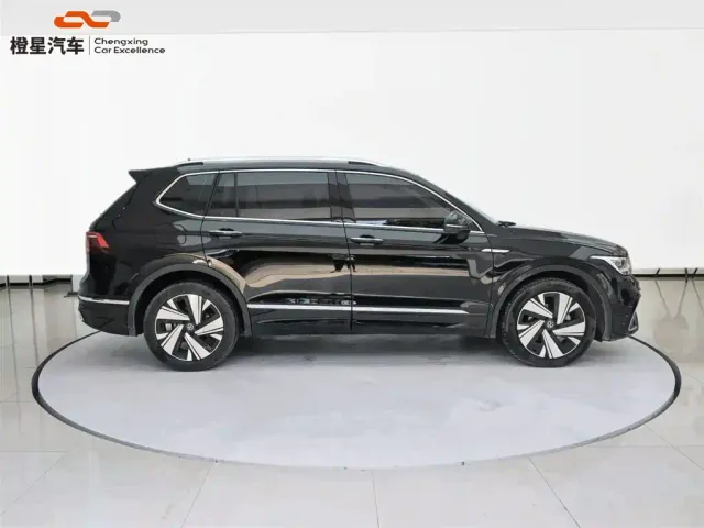 Volkswagen Tiguan L — Фото автомобиля 3