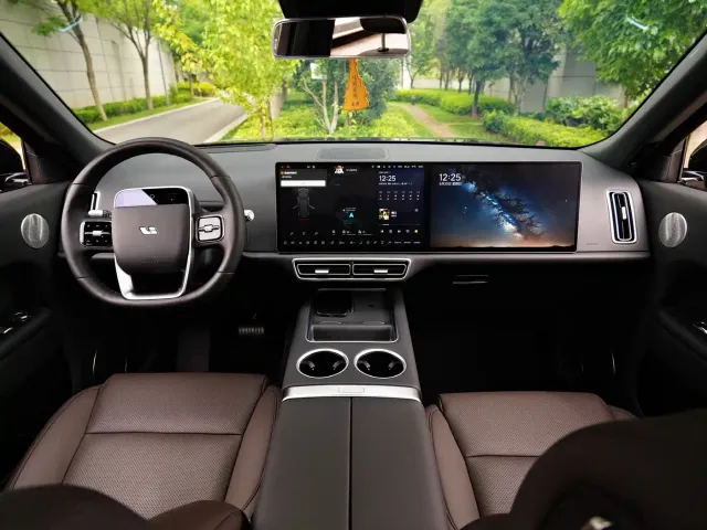 Li Auto L9 — Фото автомобиля 9