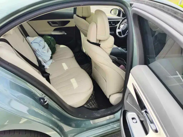 Mercedes-Benz E-Class — Фото автомобиля 11