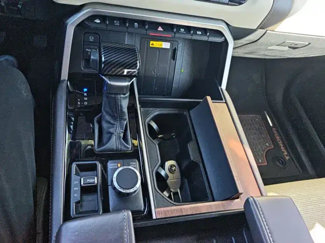 Toyota Tundra — Фото автомобиля 16