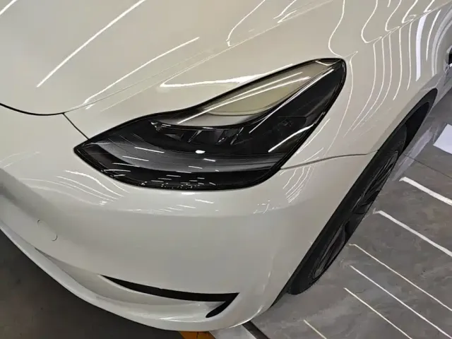 Tesla Model Y — Фото автомобиля 23