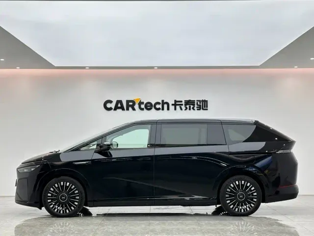 Xpeng X9 — Фото автомобиля 2