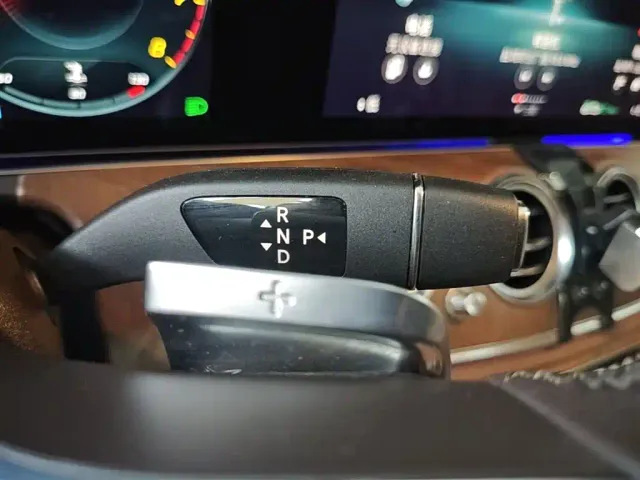 Mercedes-Benz E-Class — Фото автомобиля 13
