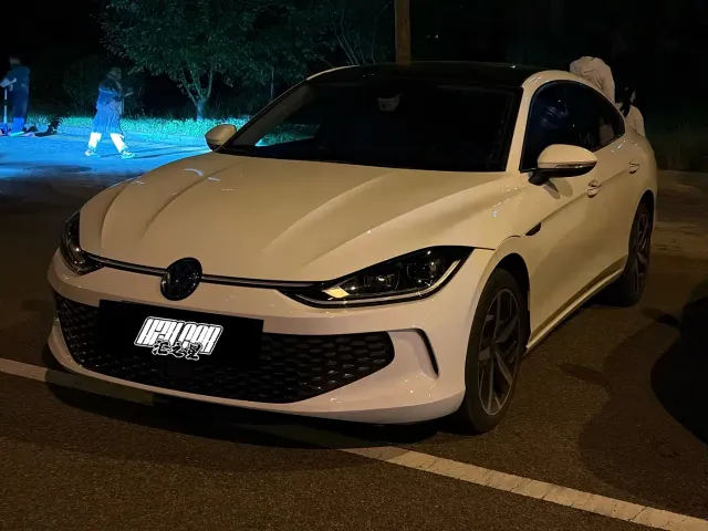 Фотография автомобиля — Volkswagen Lamando