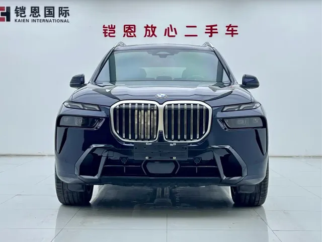 BMW X7 — Фото автомобиля 2