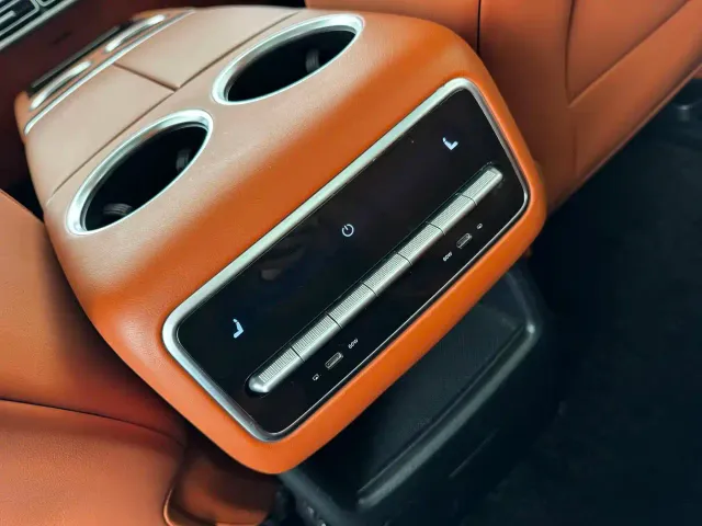 Li Auto L8 — Фото автомобиля 9