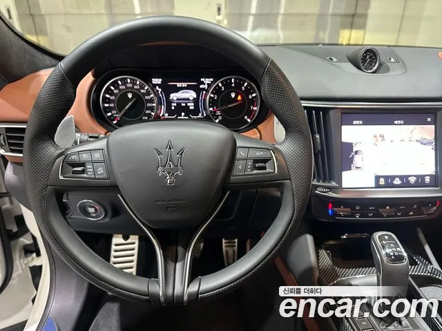 Maserati Levante — Фото автомобиля 13
