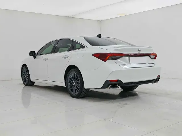 Toyota Avalon — Фото автомобиля 4