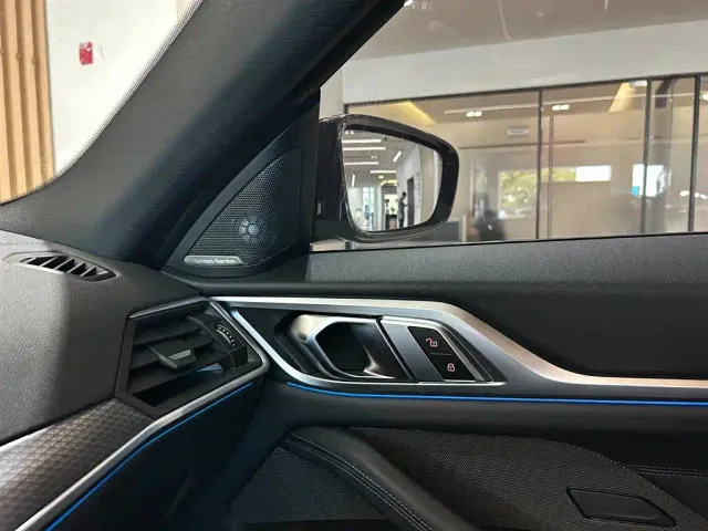 BMW i4 — Фото автомобиля 3