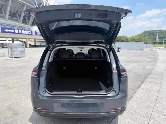 Leapmotor C10 — Фото автомобиля 10