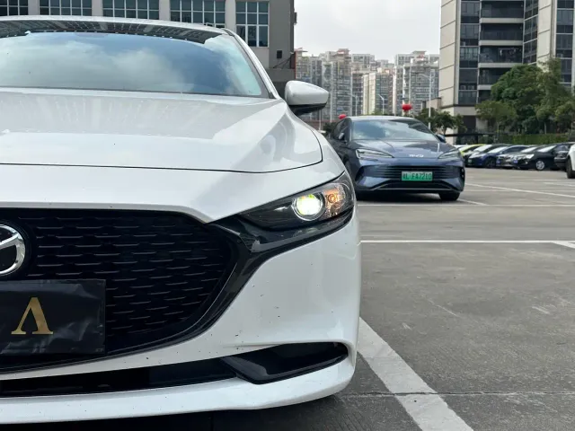 Mazda Axela — Фото автомобиля 6