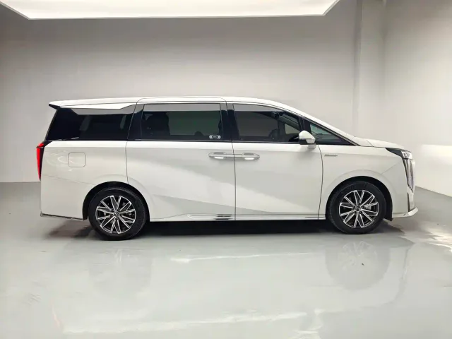 GAC Trumpchi M8 — Фото автомобиля 5