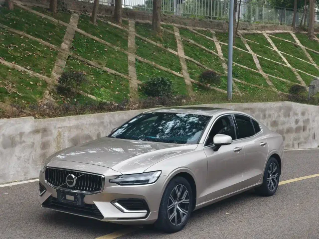 Фотография автомобиля — Volvo S60