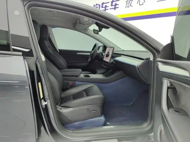 Tesla Model Y — Фото автомобиля 8